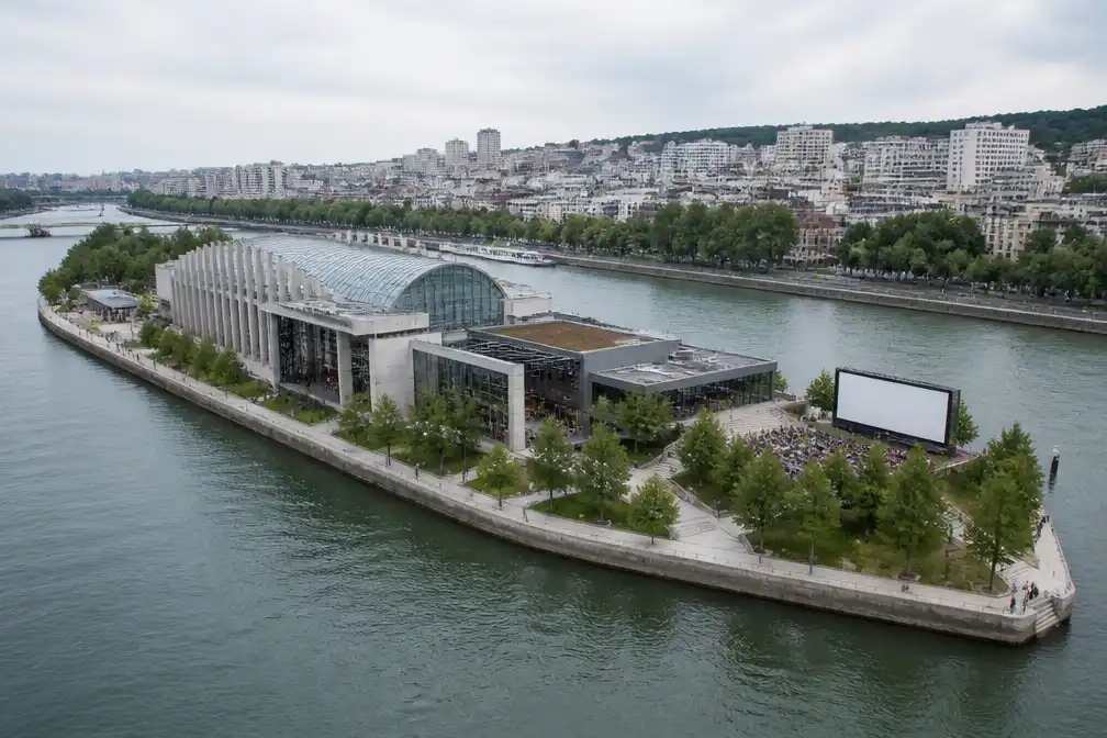 Voormalige Renault-fabriek in de Seine is nu autovrij kunsteiland met bioscoop