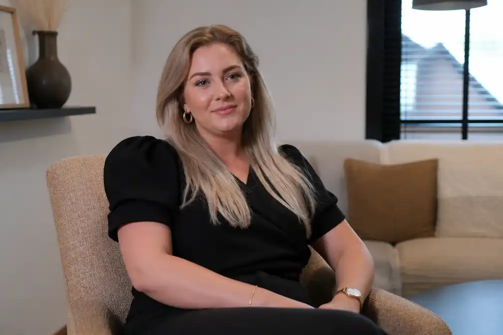 Mathilde Keuter uit Urk! weer vrijgezel na breuk met Davy Overmars