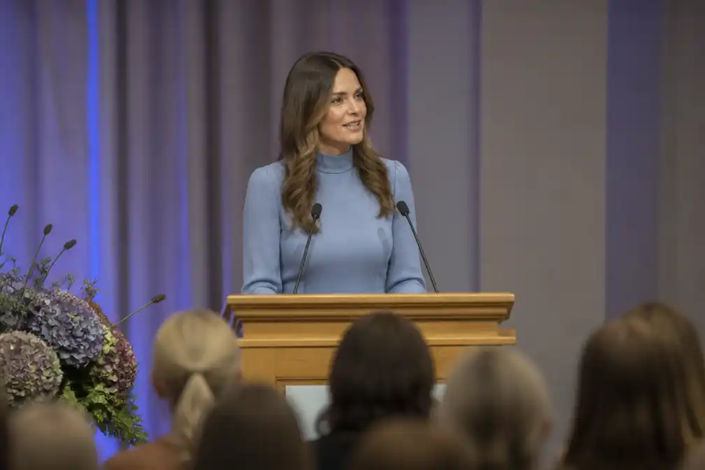 Prinses Sofia spreekt afgestudeerden Sophiahemmet Universiteit toe in Stockholm