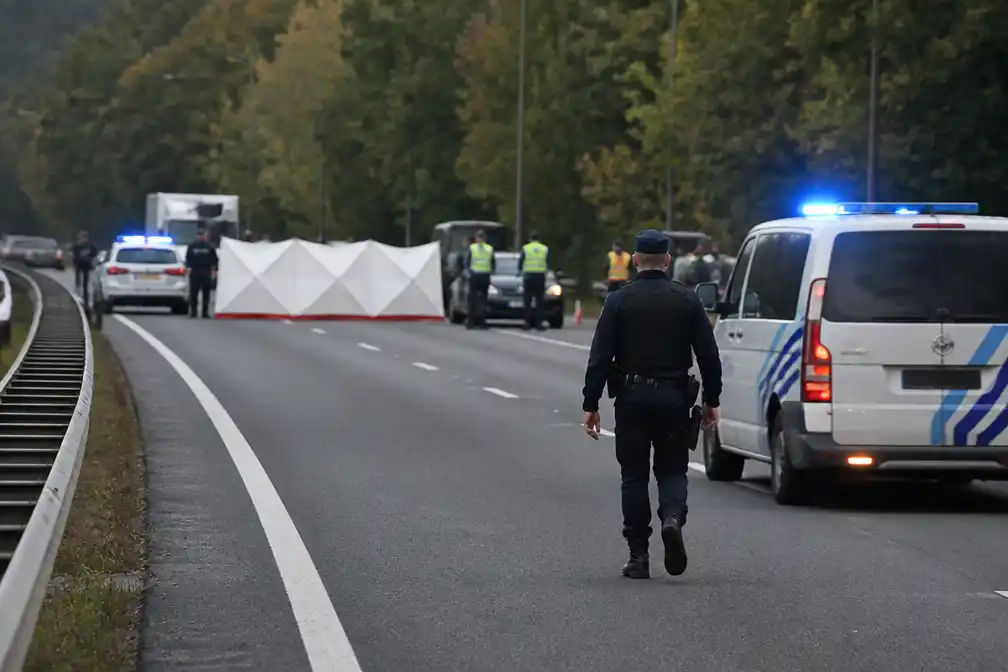 Man die op E25 in Sprimont dreigde auto op te blazen geeft zich over; rijstrook richting Luik weer open