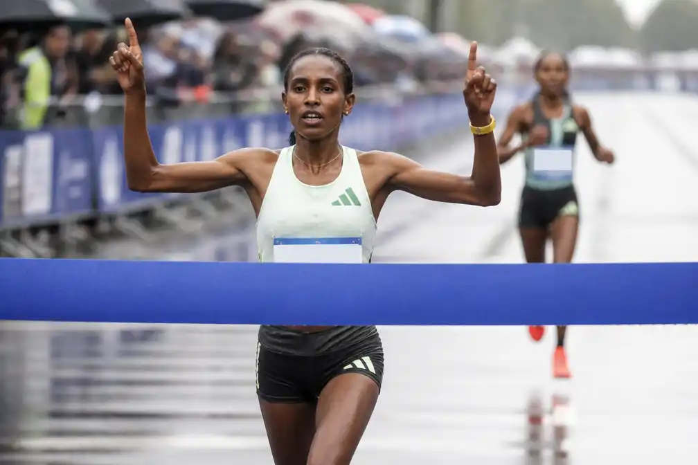 Diriba wint vrouwenrace marathon Amsterdam in parcoursrecord 2.16.12