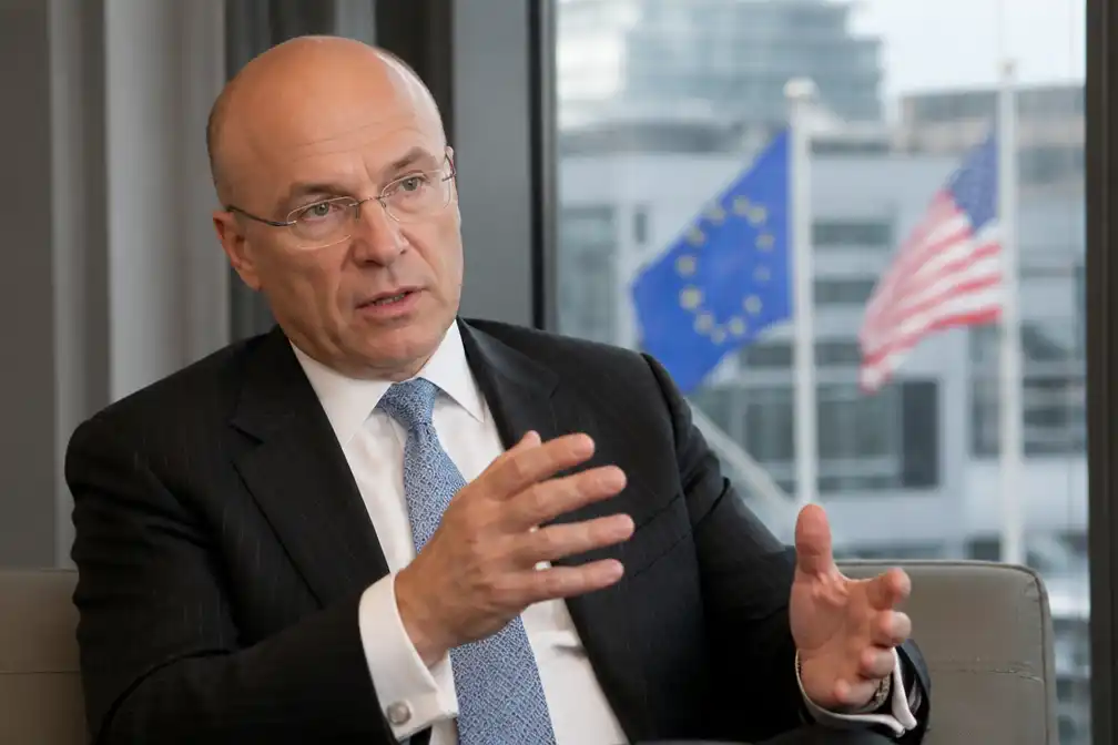 VS-ambassadeur waarschuwt EU voor 'verwoestende' represailles om marktbeperkingen