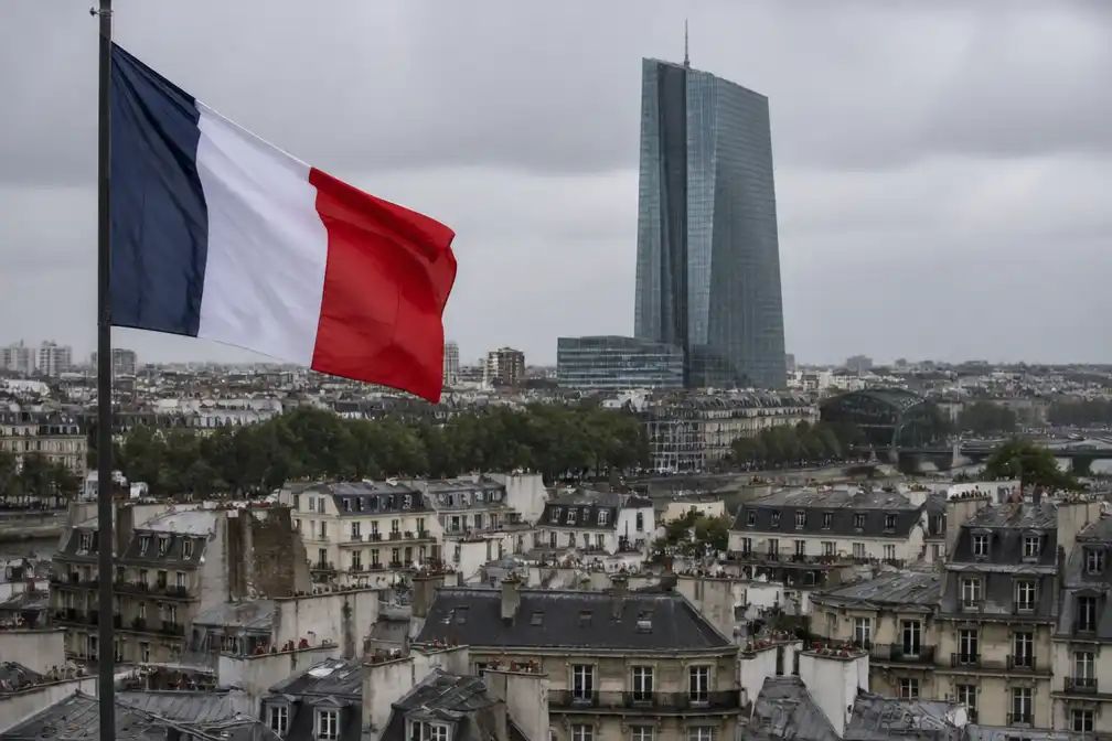 Frankrijk in crisis: links en rechts wijzen naar elkaar, ECB-hulp kleeft aan voorwaarden