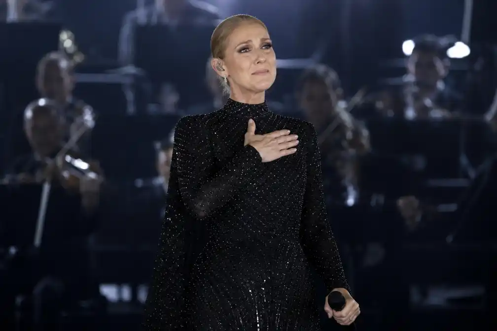 Céline Dion sluit eerste reeks comebackconcerten in Parijs af te midden van rellen