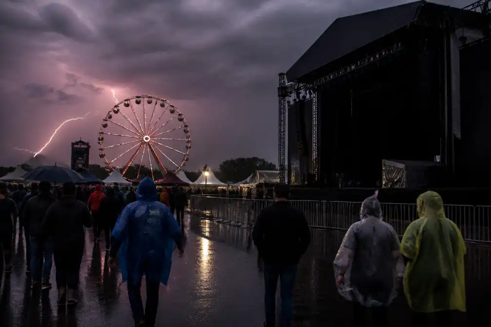 Onweer legt TT Festival Assen meerdere keren stil, optreden Danny Vera afgelast