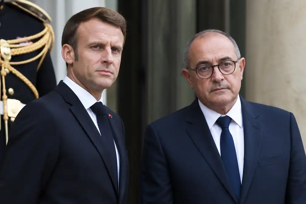 Macron weigert ontslag van minister van Binnenlandse Zaken na gewelddadige protesten