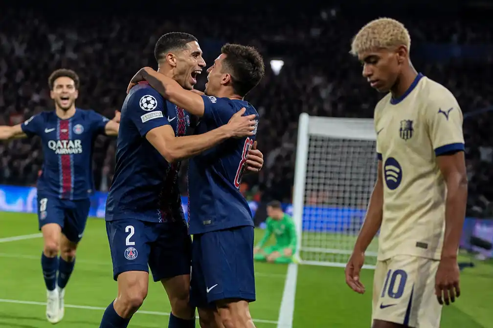 PSG bezorgt Barcelona eerste nederlaag van het seizoen en blijft foutloos in Champions League