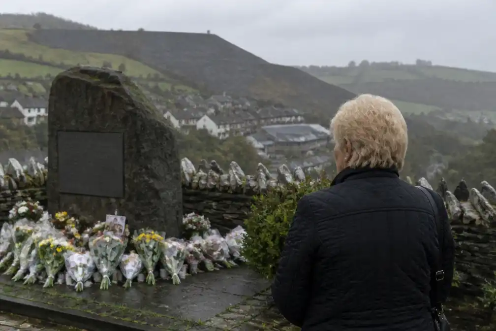Laatste overlevende kind van Aberfan herdenkt ramp 60 jaar na 144 doden