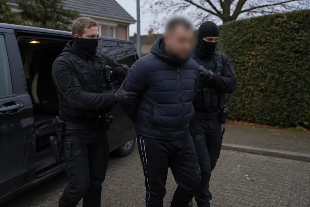 Drie Nederlanders opgepakt in Maartensdijk voor plofkraak in Zwitserland