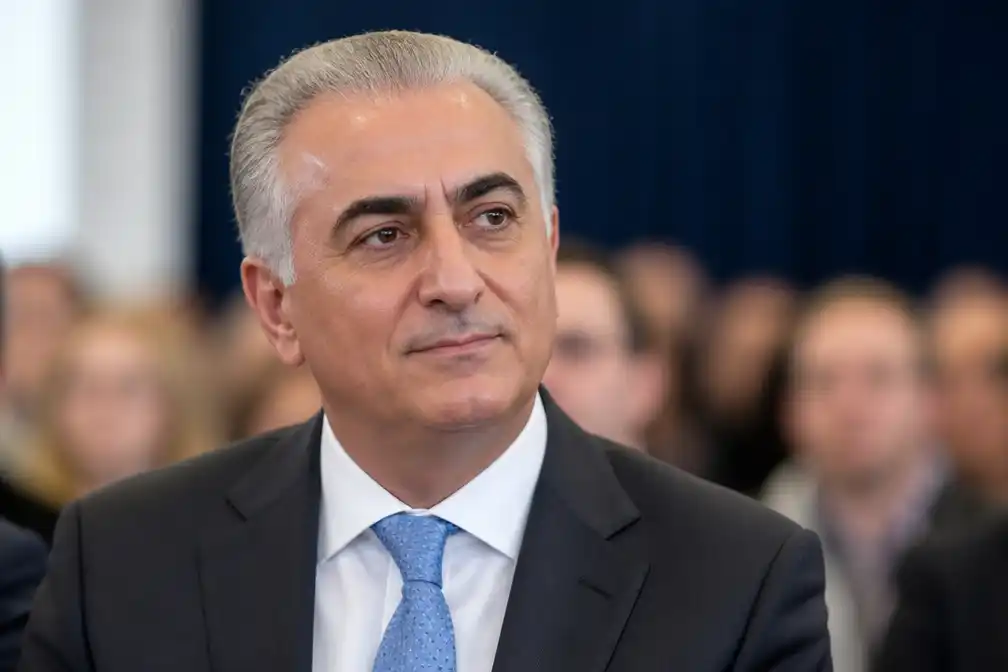 Reza Pahlavi bezoekt Tweede Kamer ondanks kritiek partijen