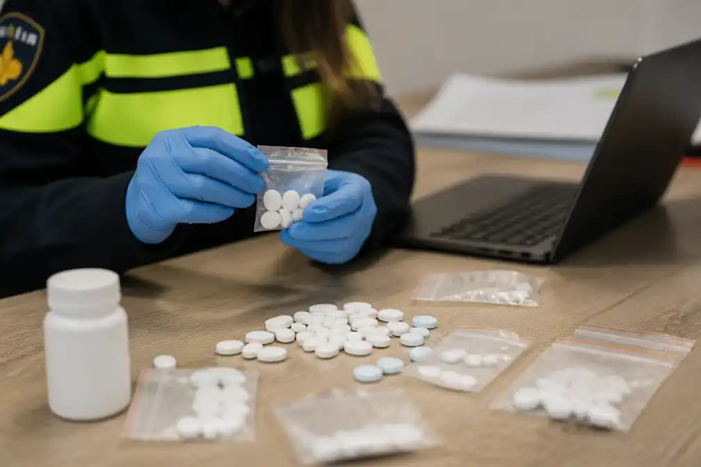 Amsterdamse overleed door namaakpil oxycodon; kopstukken Slaapillen.net gelinkt aan drie sterfgevallen