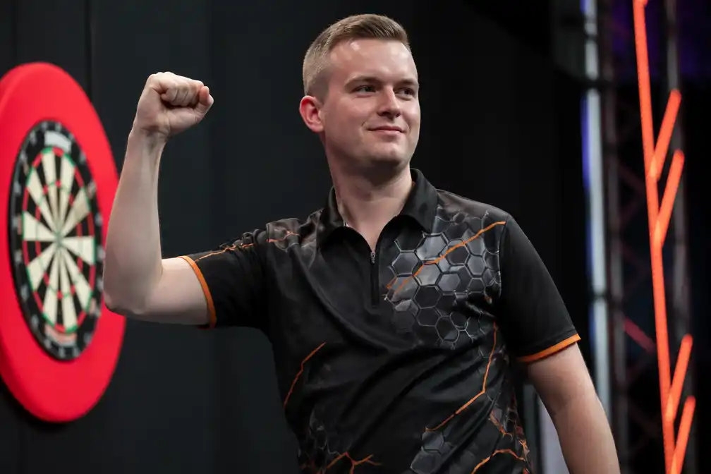 Nederlandse darter Niels Zonneveld wint eerste PDC-titel in Maastricht