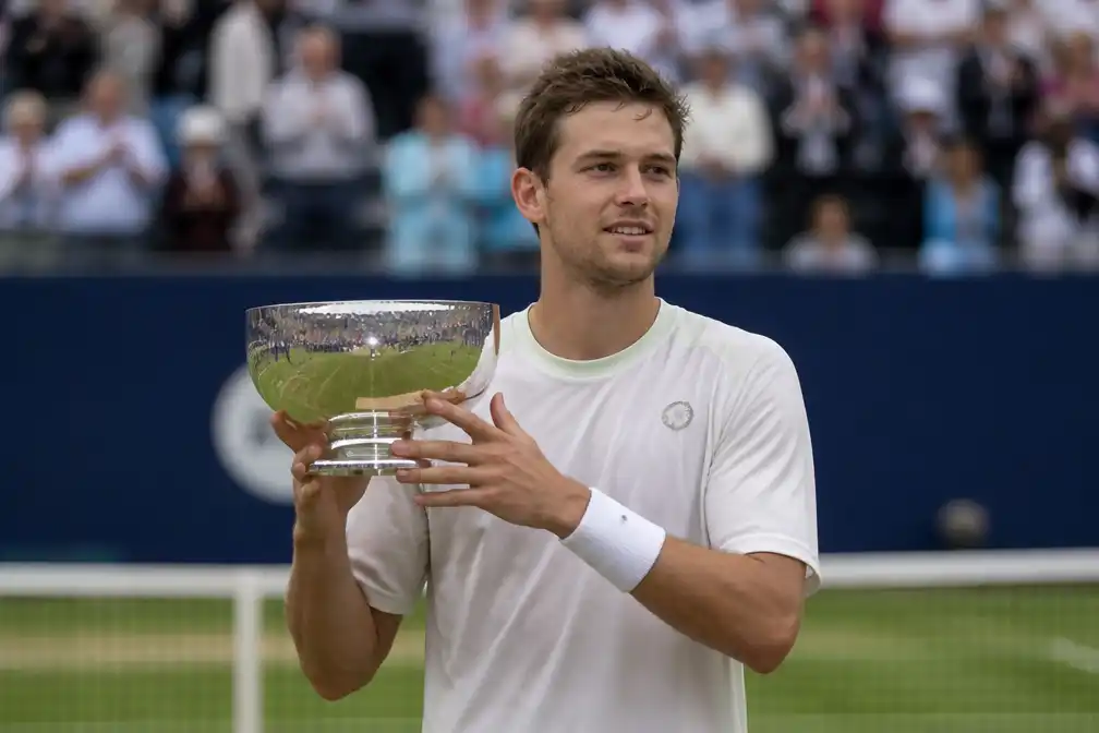 Zizou Bergs verovert eerste ATP-titel in Eastbourne, treft Humbert opnieuw op Wimbledon