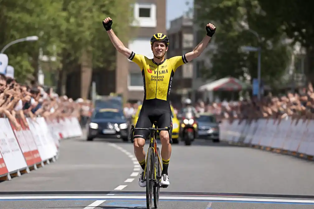 Wilco Kelderman na elf jaar weer winnaar, pakt Nederlandse titel