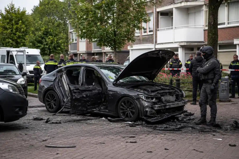 Twee Amsterdammers aangehouden na crash met explosieven in auto in Osdorp