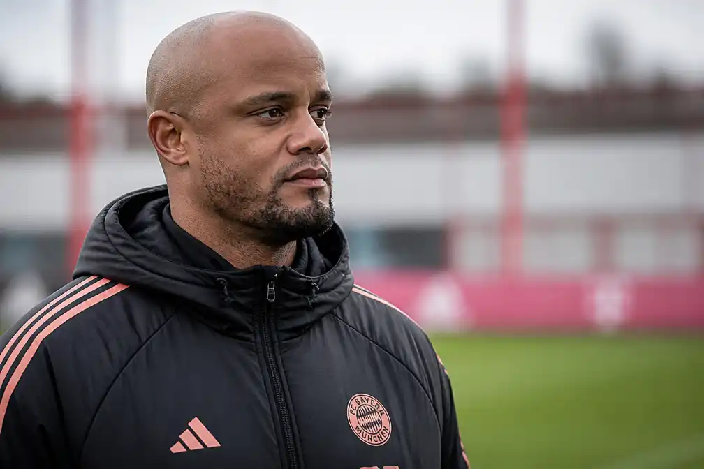 Bayern-trainer Vincent Kompany naar ziekenhuis na inzakken op training