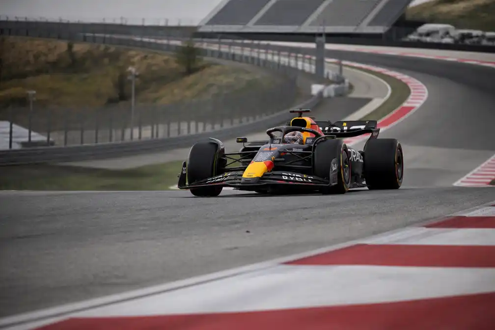 FIA spreekt met Verstappen na kritiek op hobbelig circuit in Austin