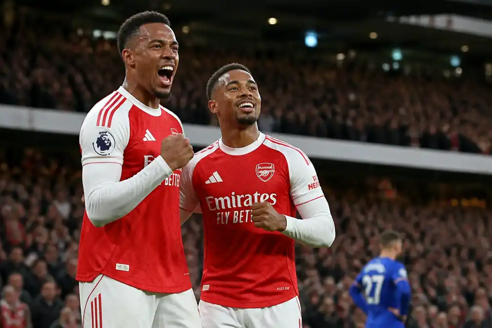 Arsenal verslaat Everton met 2-0 en staat op gelijke hoogte met Manchester City