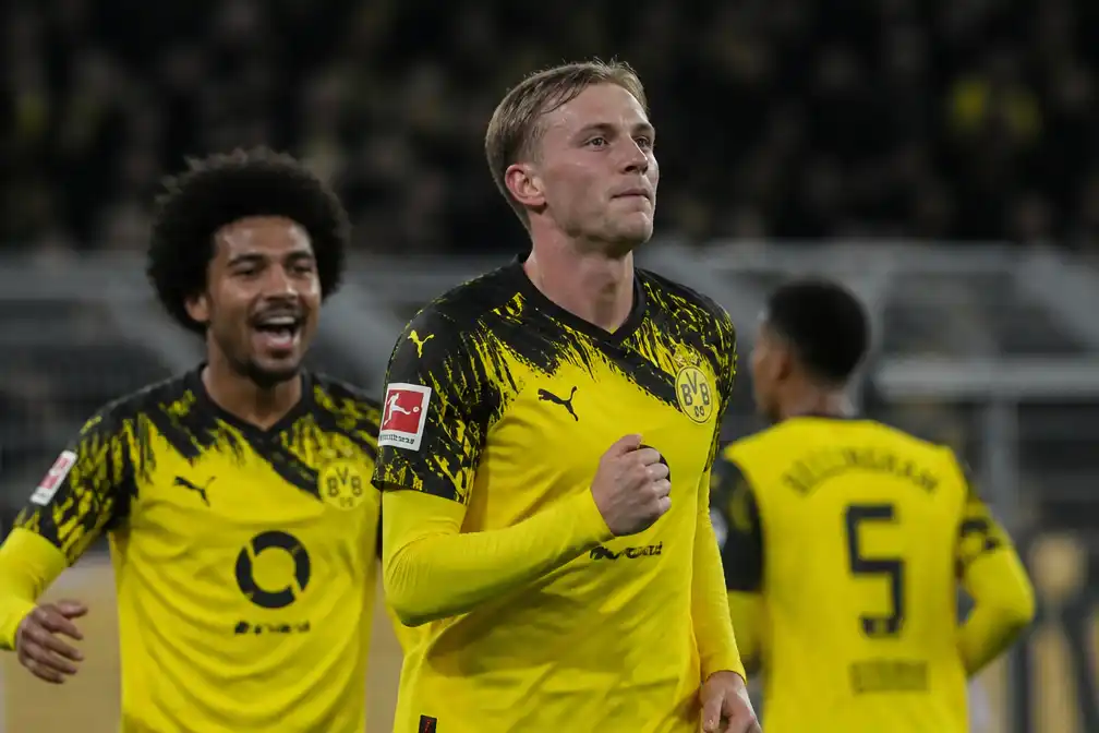 Dortmund verslaat Frankfurt met 1-0 en is weer koploper