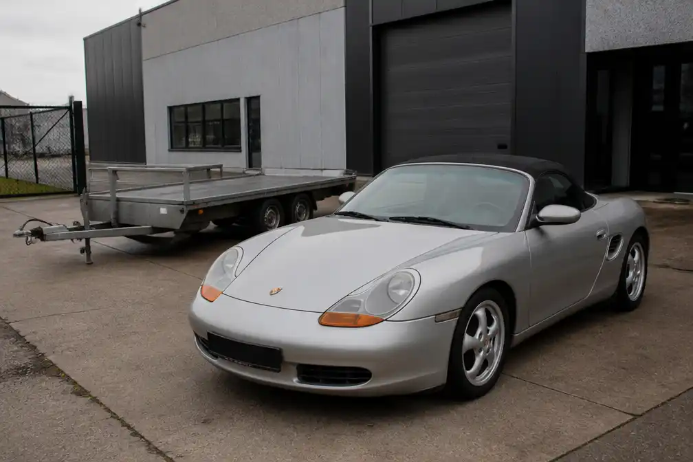 Dieven stelen Porsche in Sleidinge en keren terug voor aanhangwagen en acht wielen