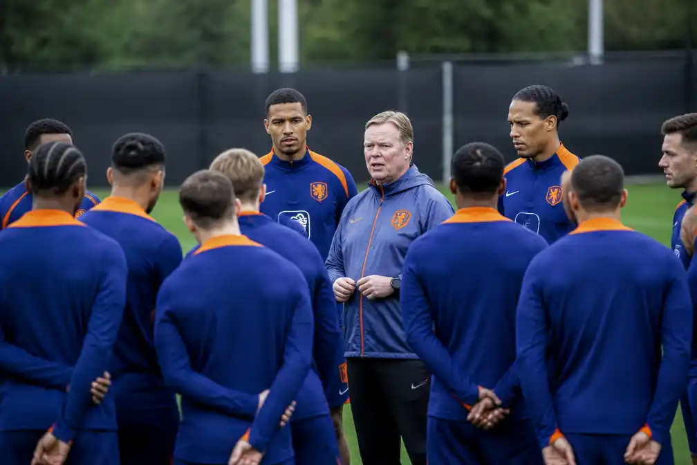 Oranje traint met volledige selectie voor WK-duel met Marokko