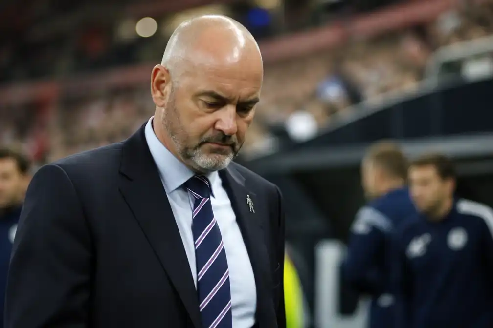 Steve Clarke stapt op als bondscoach van Schotland; zoektocht naar opvolger gestart