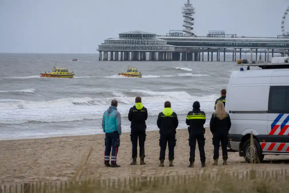 Grote zoekactie voor kust van Scheveningen naar vermiste surfer
