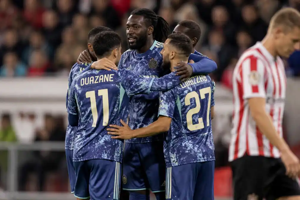 Ajax verslaat Sparta Rotterdam met 2-1 en klimt naar tweede plaats