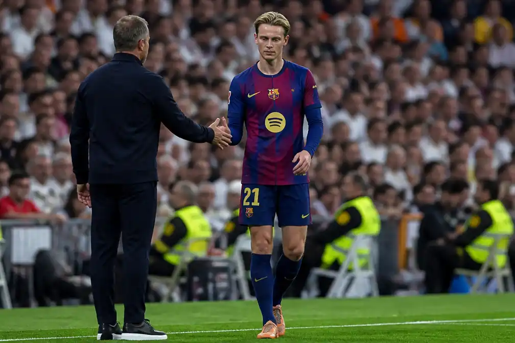 Frenkie de Jong maakt na knieblessure rentree bij Barcelona in El Clásico