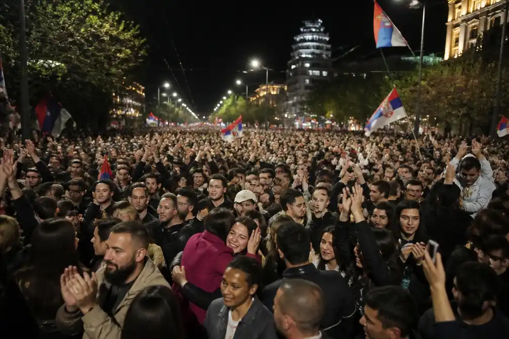 Servische leider Vučić verliest van studentenbeweging na veertien jaar dominantie