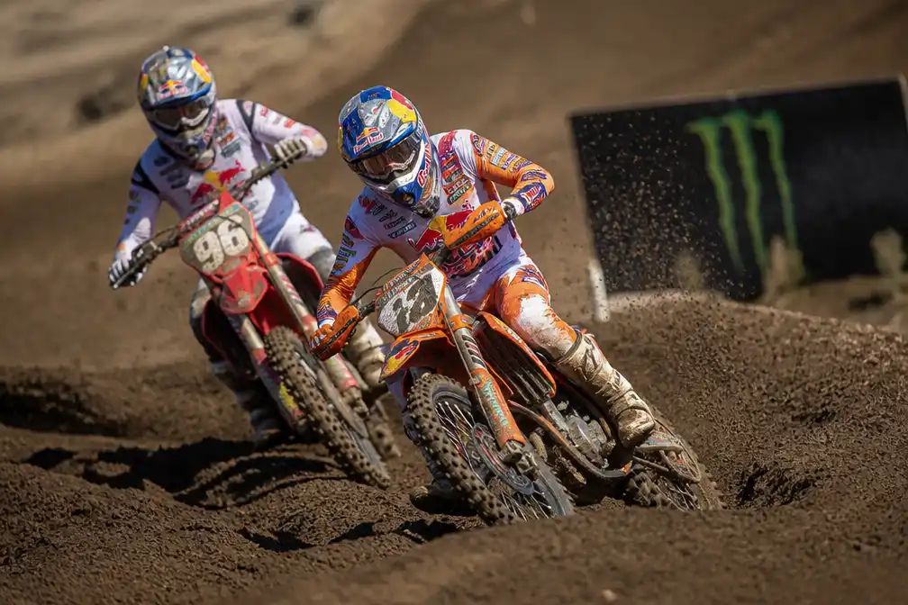 Jeffrey Herlings wint Grote Prijs van Portugal na strijd met Coenen