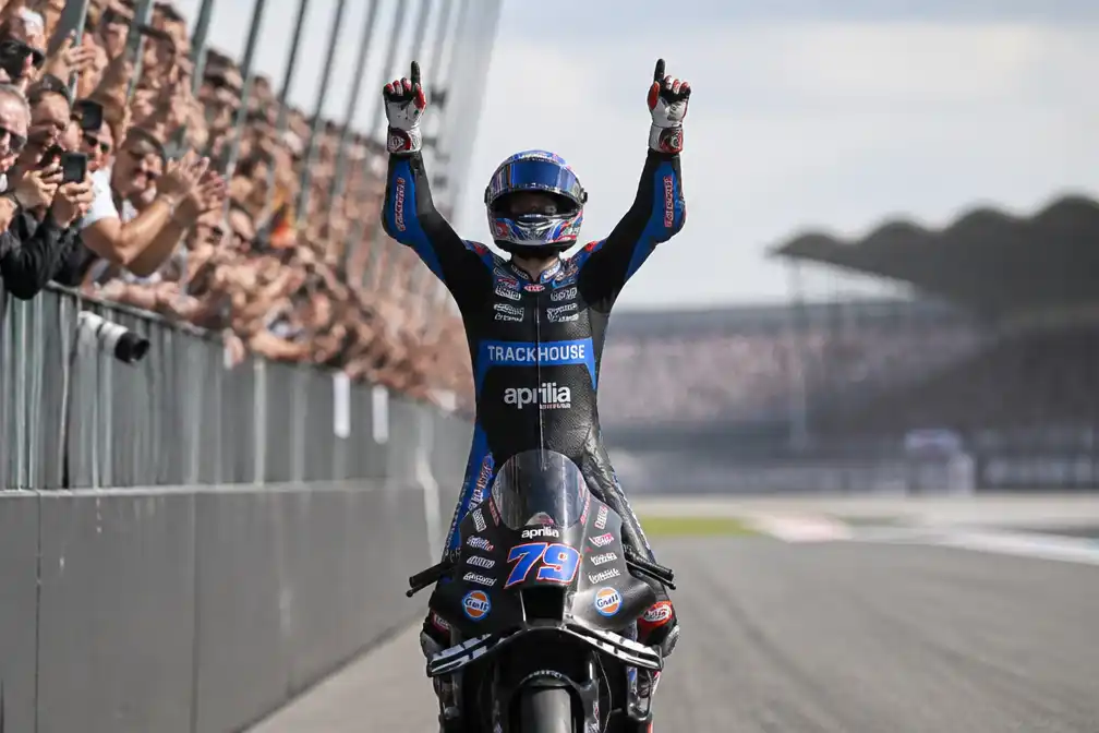Ai Ogura wint 95e TT Assen, eerste MotoGP-zege