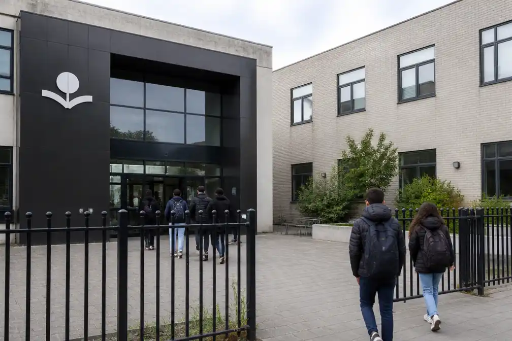 Tielen geeft Haga Lyceum aanwijzing vanwege wanbeheer en zwakke onderwijskwaliteit