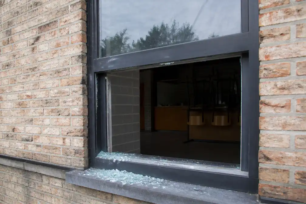 Dieven stelen ingebouwde kluis uit jeugdhuis De Kaaf in Moorsel
