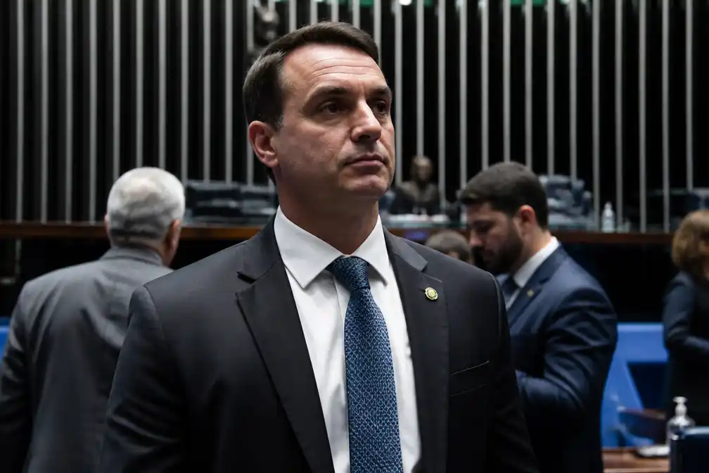 Braziliaanse senator Flávio Bolsonaro zegt dat hij het land niet mag verlaten