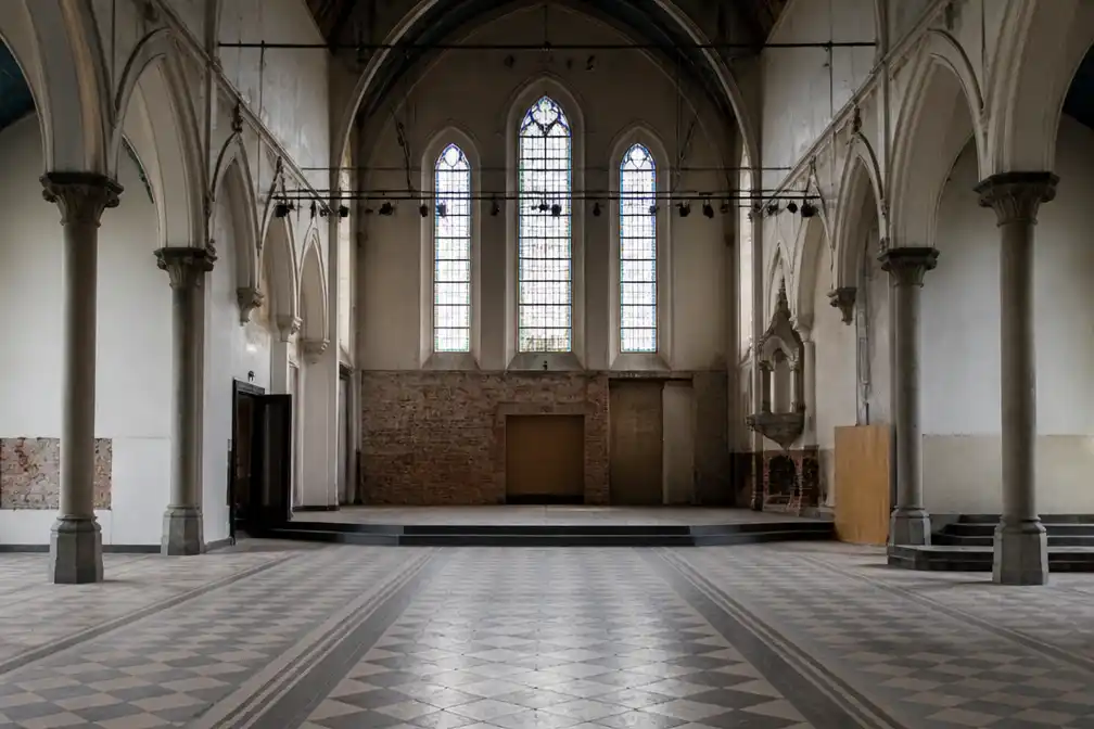 Voormalige kerk van Overslag in Wachtebeke krijgt nieuwe artistieke invulling