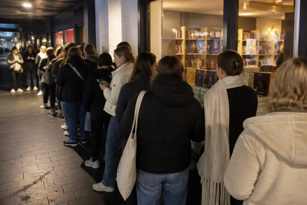 Middernachtrijen voor nieuw boek van Sarah J. Maas, tot in de Westhoek