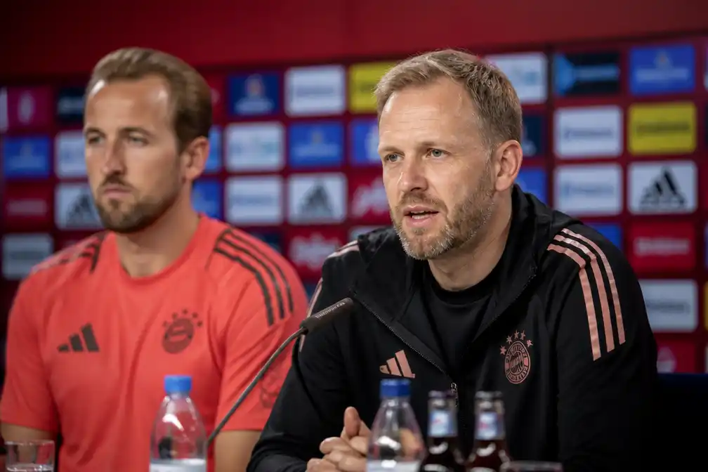 Bayern-coach Kompany aan de beterende hand na opname in ziekenhuis