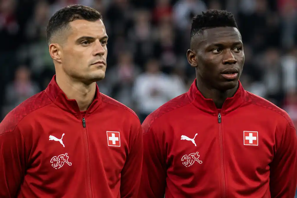 Xhaka en Embolo weer welkom bij Zwitserland na onderzoek naar vervalste vaccinatiebewijzen