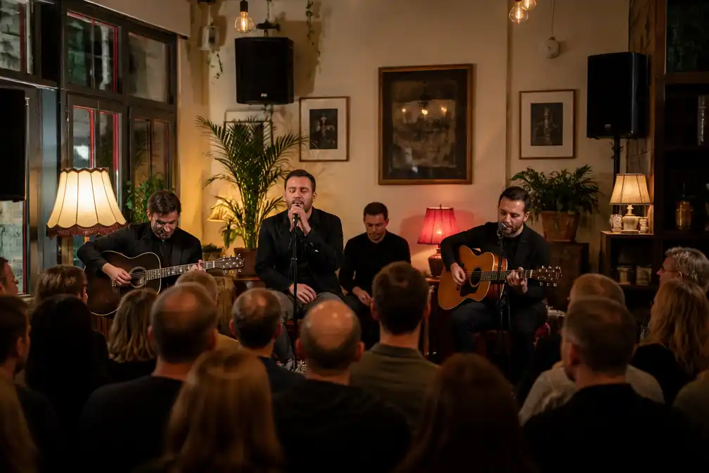 Editors speelt exclusieve akoestische showcase voor amper 120 fans in Gents café
