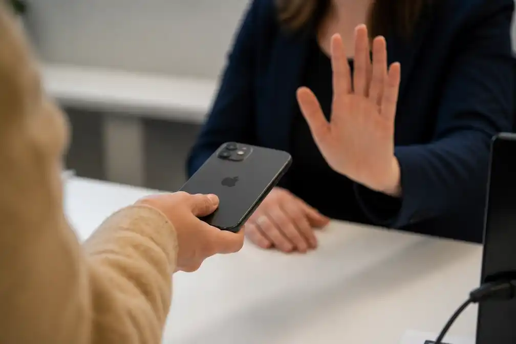 Moeder sleept Proximus voor rechter om weigering iPhone van overleden zoon
