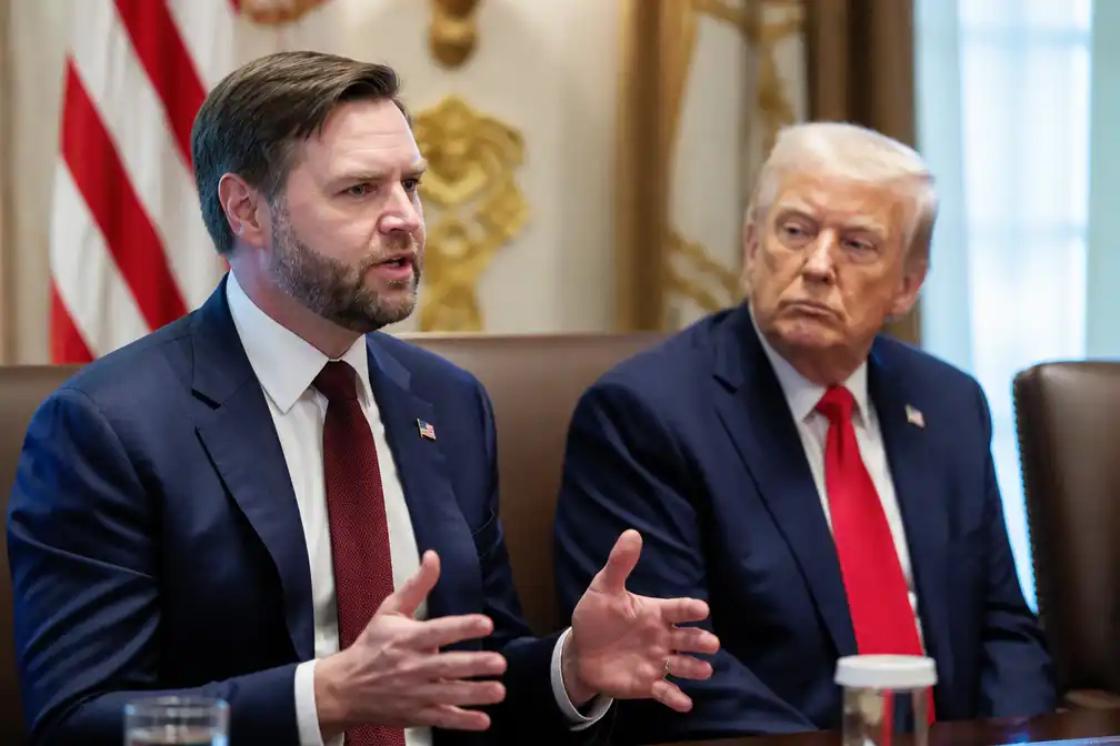 Trump ontkent onderhandelingen na contact Vance met Iraanse veiligheidschef