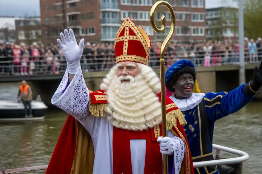 Sinterklaasintocht Carnisse gaat door na bijspringen andere wijkraden