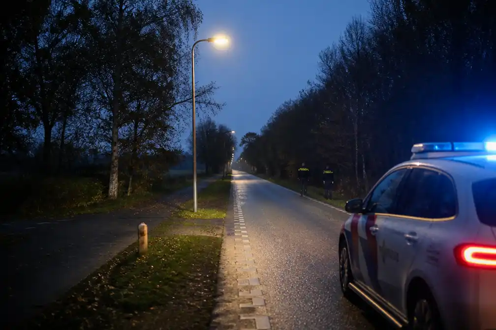 Vrouw zwaargewond bij aanrijding in Bovensmilde, bestuurder rijdt door