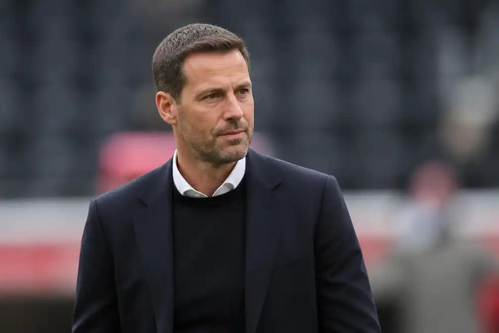 Ajax neemt afscheid van directeur voetbal Marijn Beuker