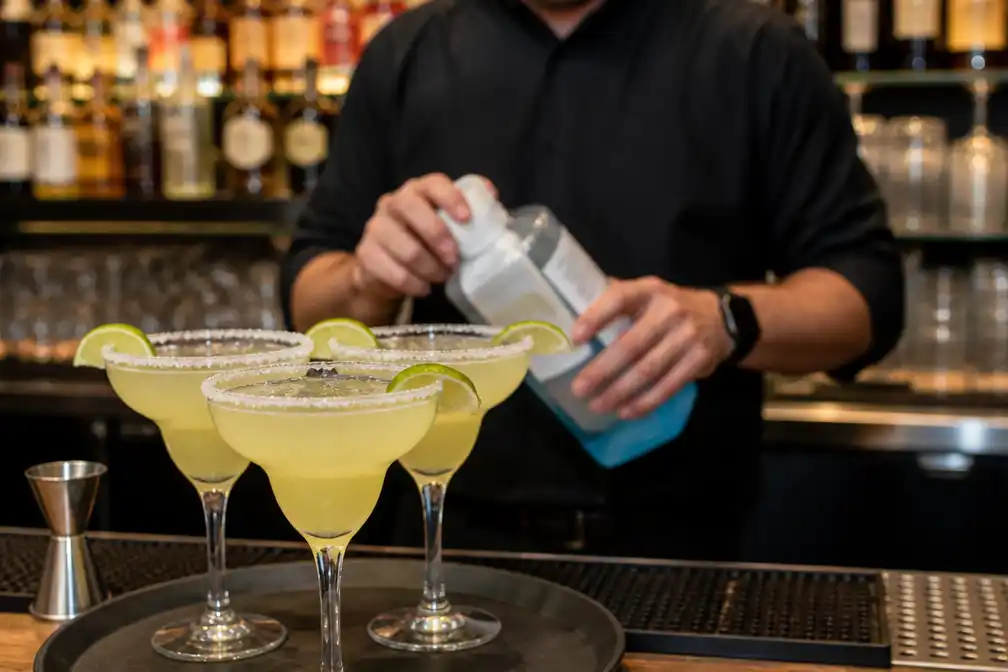 Barman verwart schoonmaakmiddel met suiker: drie gasten Chili's met chemische brandwonden