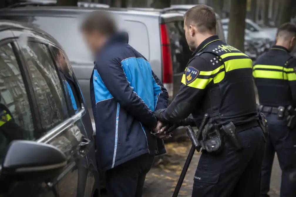 Politieagent tasert pakketbezorger in Amsterdam