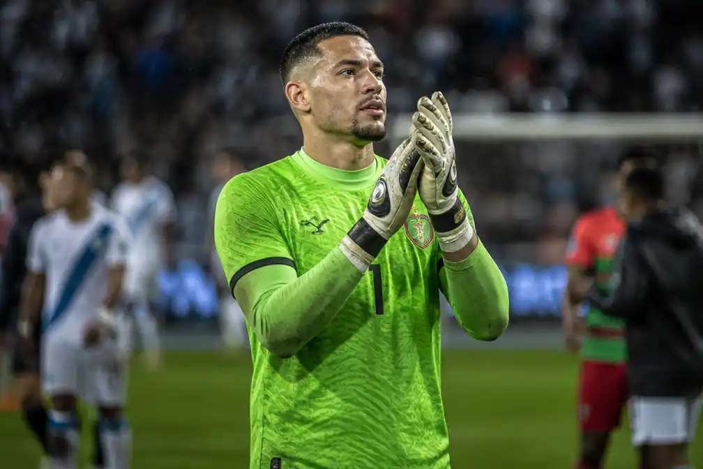 Concacaf schorst Suriname-doelman Etienne Vaessen voor vier duels