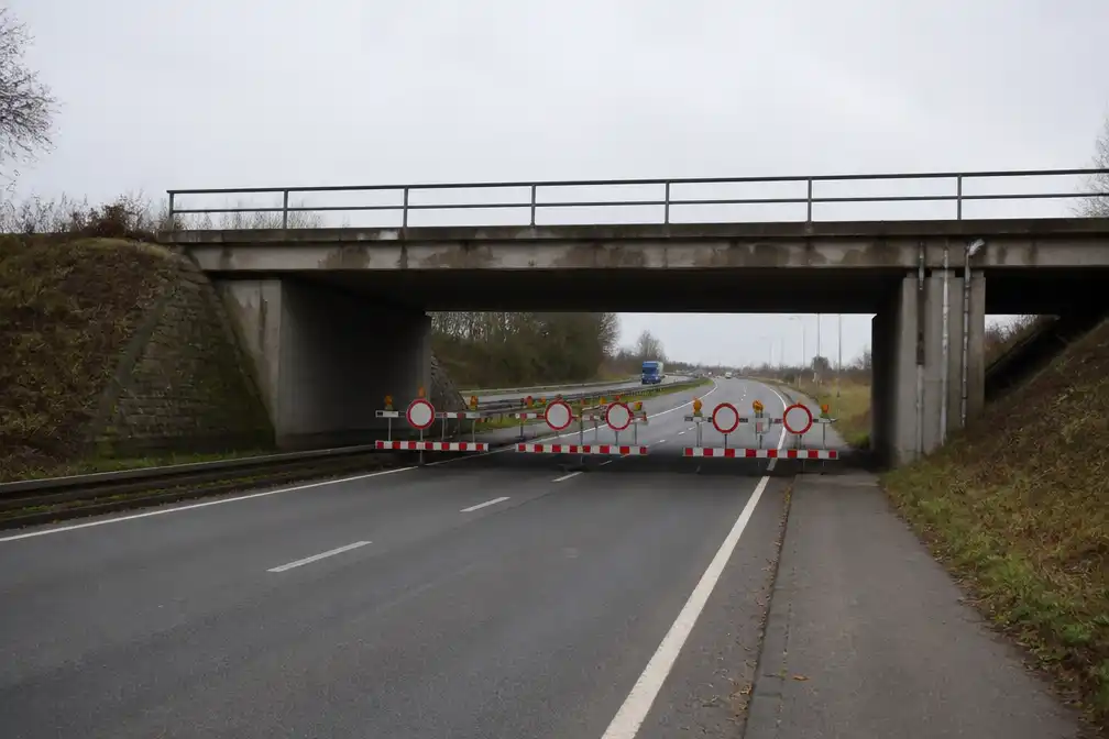 Brug over E17 in Waregem te zwaar beschadigd en wordt vervangen