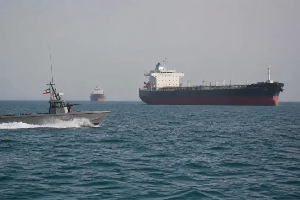 Iraanse Revolutionaire Garde zegt twee tankers in Straat van Hormuz te hebben gestopt